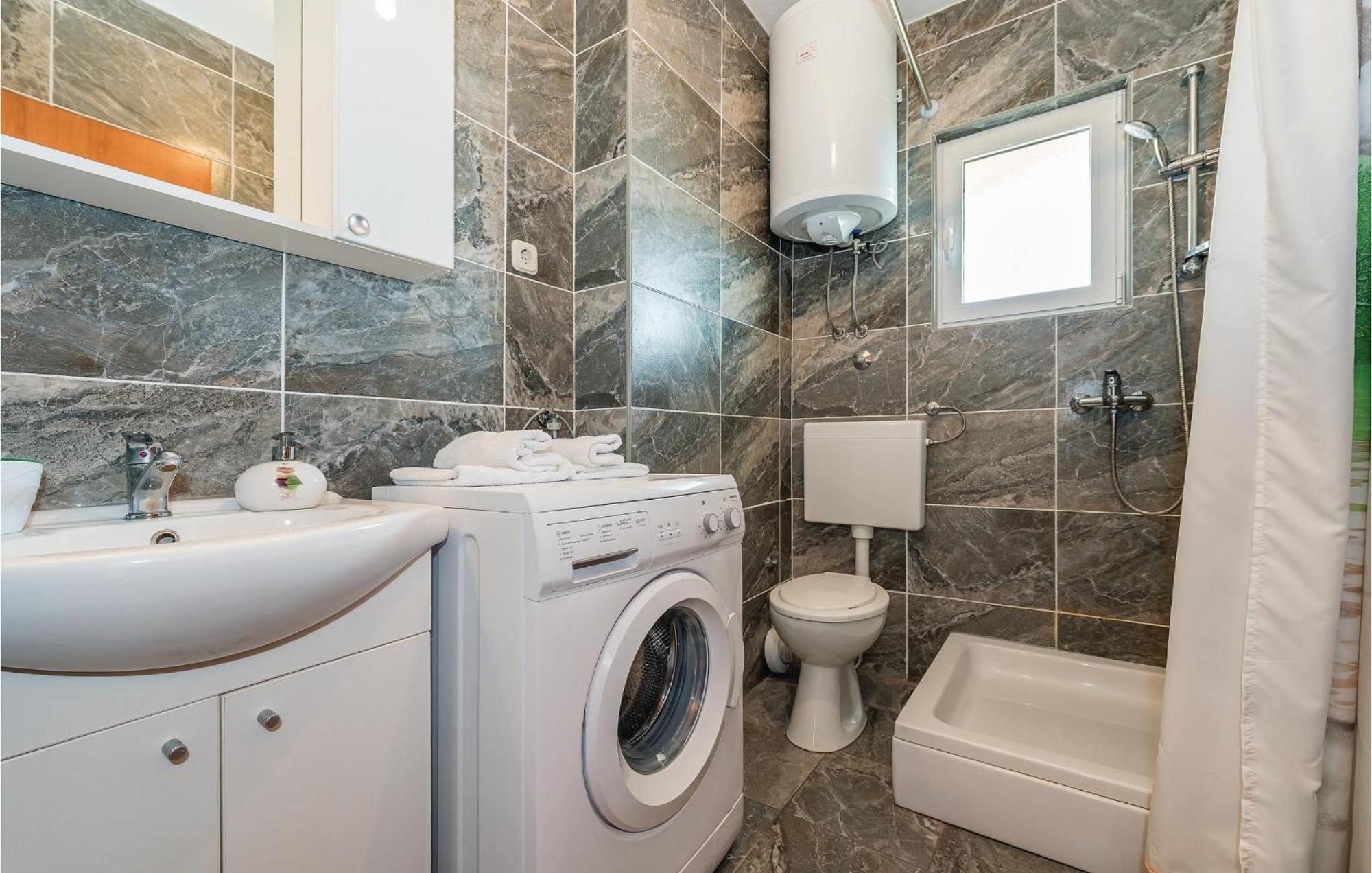 Beautiful Apartment In Raslina With Wifi Exterior foto
